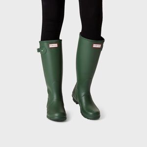 Basically new Hunter Tall rain boots